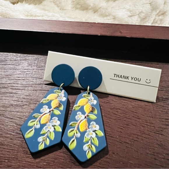 Boutique Spring Flower Lemon Floral Dangle Pierced Earrings NEW - Picture 1 of 1